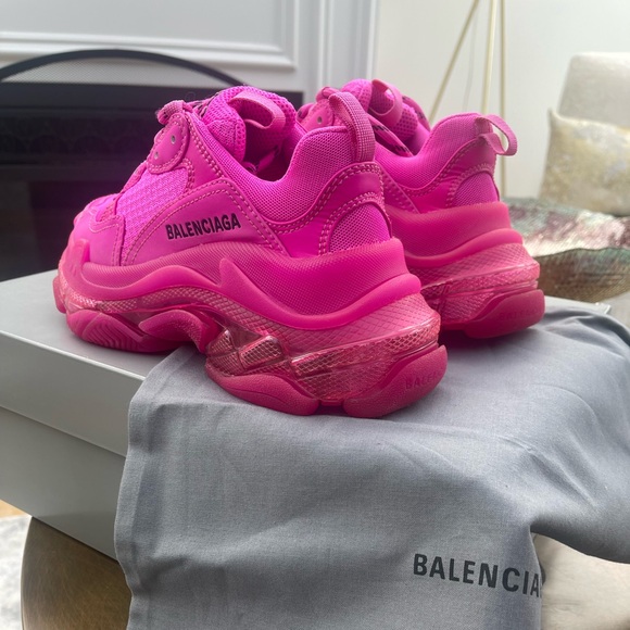 Balenciaga
Triple S clear sole sneakers - Picture 2 of 6